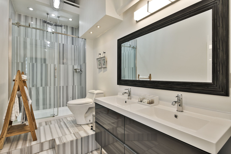 Bathroom 3, Les Lofts du Mont Royal, Montréal
