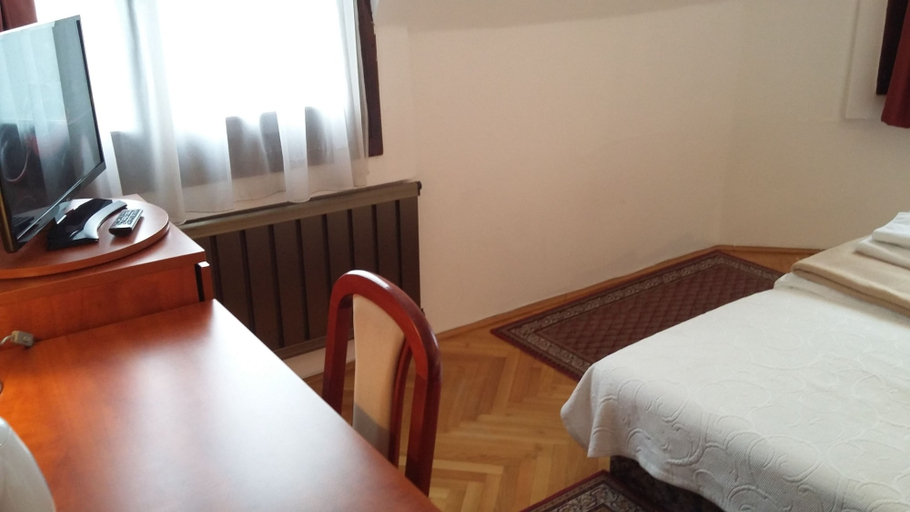 Bedroom 3, Helios Hotel Pension, Budapesti