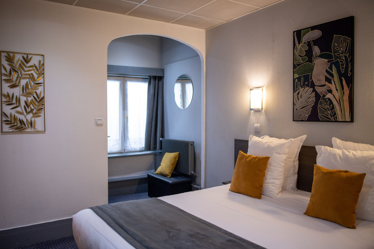 Bedroom 3, Hotel de Normandie, Rhône