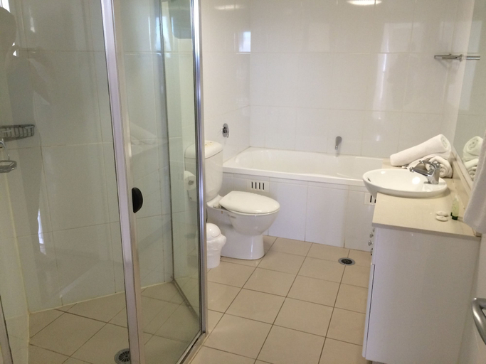 Bathroom 5, Fiori Apartments, Sydney