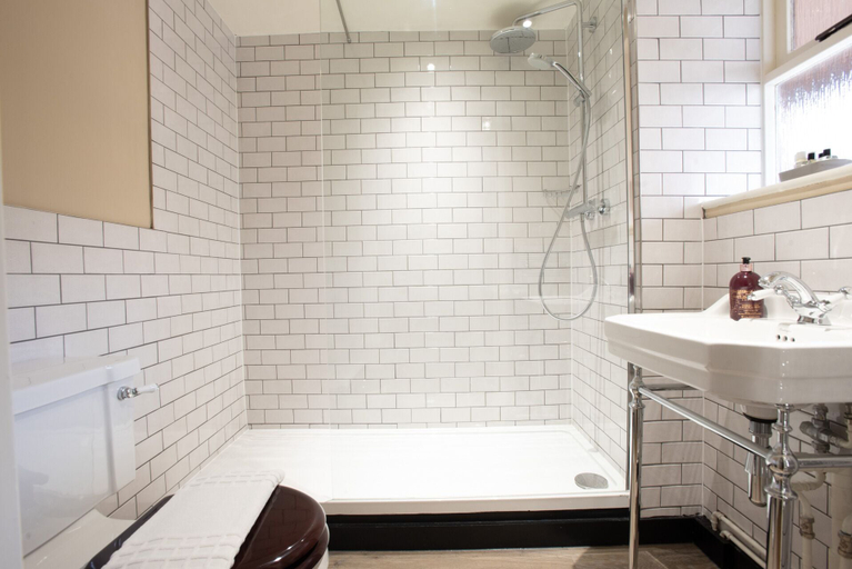 Bathroom 3, The Talkhouse, Oxfordshire