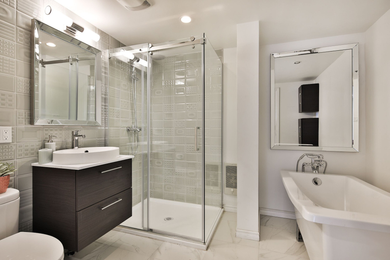 Bathroom 3, Les Lofts du Mont Royal, Montréal