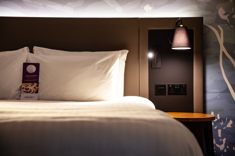 Bedroom 3, Mercure Bedford Centre Hotel, Bedfordshire