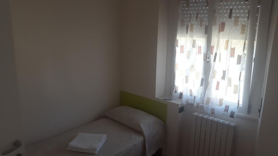 Bedroom 3, Vroom510, Verona