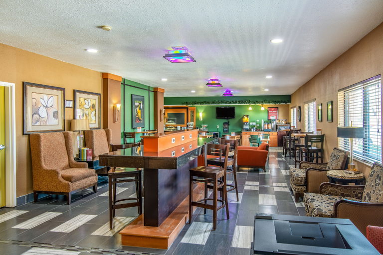 Food & Drinks 5, Econo Lodge Topeka at Wanamaker, Shawnee