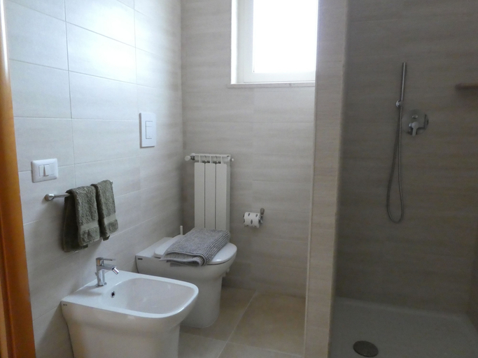 Bathroom 5, Villa Vesta, Foggia