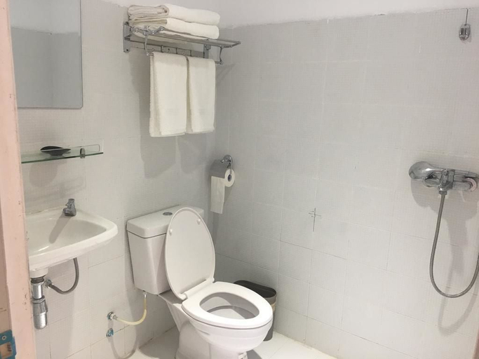 Bathroom, Roly Airport Residence, Yangon