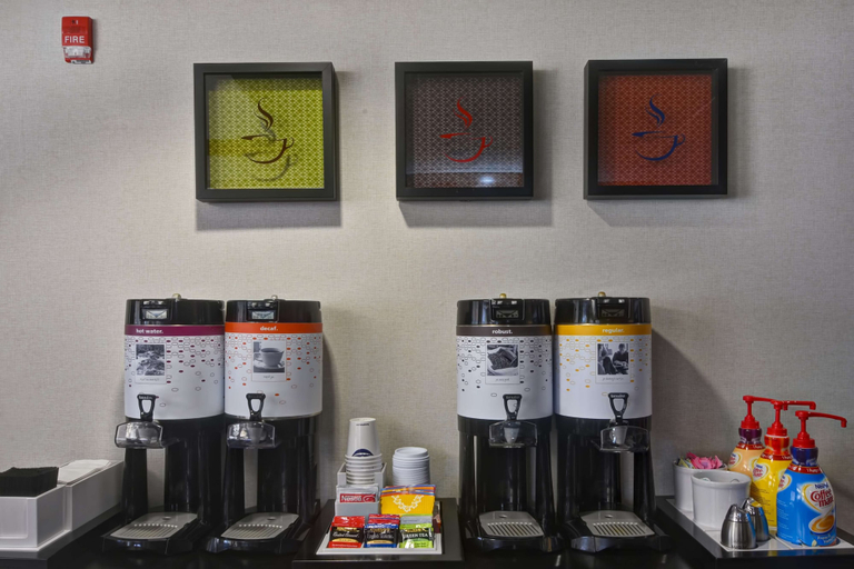 Food & Drinks 5, Hampton Inn Memphis-Poplar, Shelby