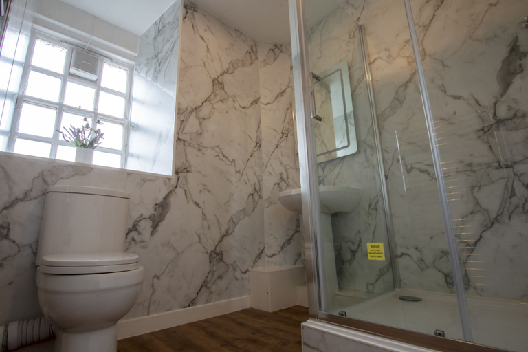 Bathroom 3, Cadell House Apt - Royal Mile, Edinburgh