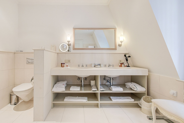 Bathroom 4, Wald & Schlosshotel Friedrichsruhe, Hohenlohekreis