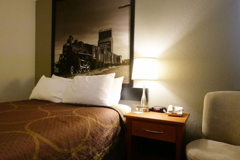 Bedroom 3, Super 8 by Wyndham Regina, Division No. 6