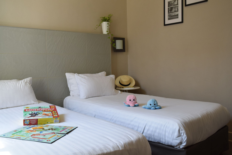 Bedroom 2, Hotel Amirauté, Var