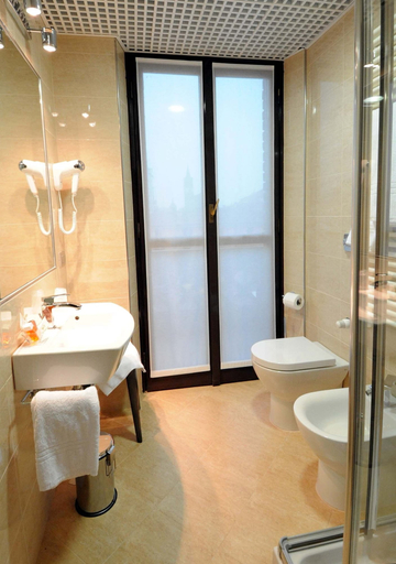 Bathroom 4, Nuovo Hotel Italia, Milano