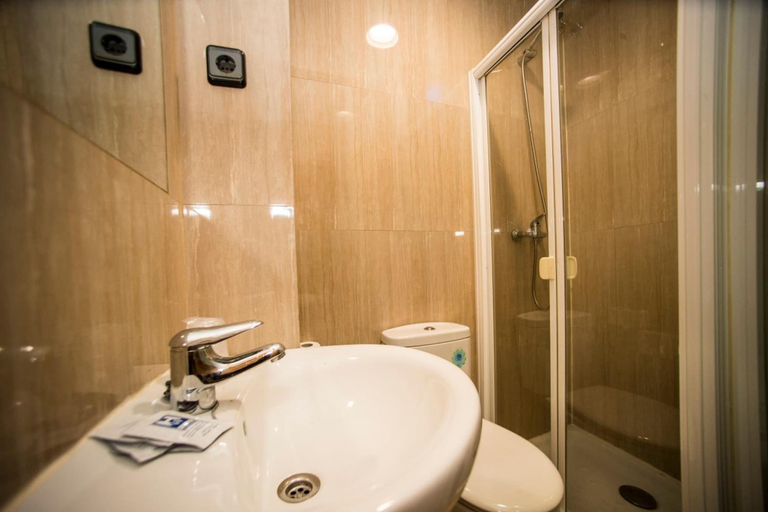 Bathroom 5, Hostal Caballeros, Soria
