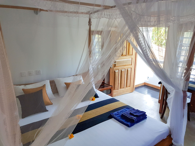 Bedroom 2, White Villa Beach Resort, Weligama
