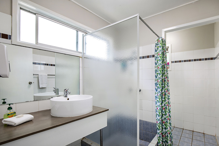 Bathroom 5, Bush Village Holiday Cabins, Whitsunday