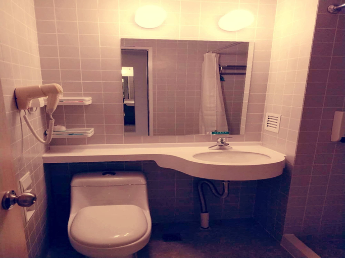 Bedroom 2, Jinjiang Inn Zhenjiang Jurong Renmin Rd, Zhenjiang