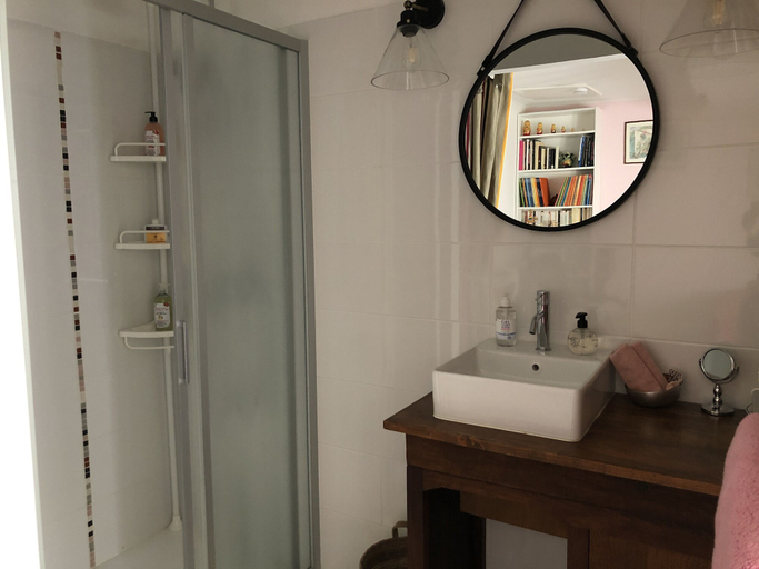 Bathroom 5, La Croix Blanche, Landes