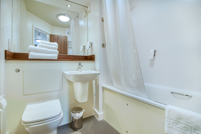 Bathroom 4, Highland Gate, Stirling by Marston's Inns, Stirling