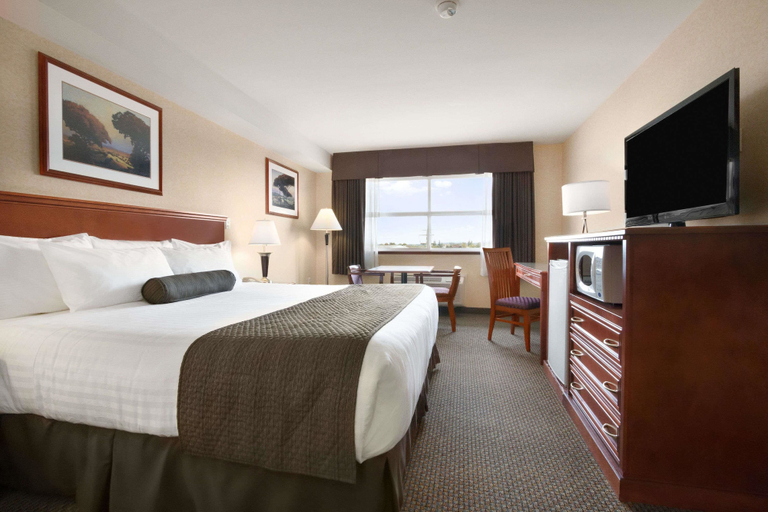 Bedroom 3, Days Inn & Suites by Wyndham Langley, Greater Vancouver