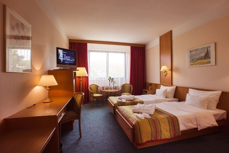 Bedroom 3, Atrium Palace Hotel, Ekaterinburg gorsovet