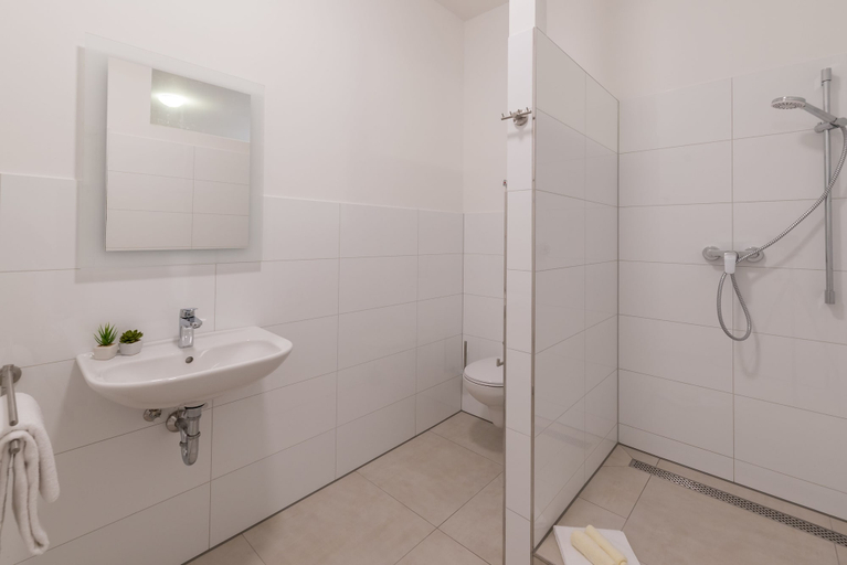 Bathroom 5, Boutique-Hotel Kronenstuben, Ludwigsburg