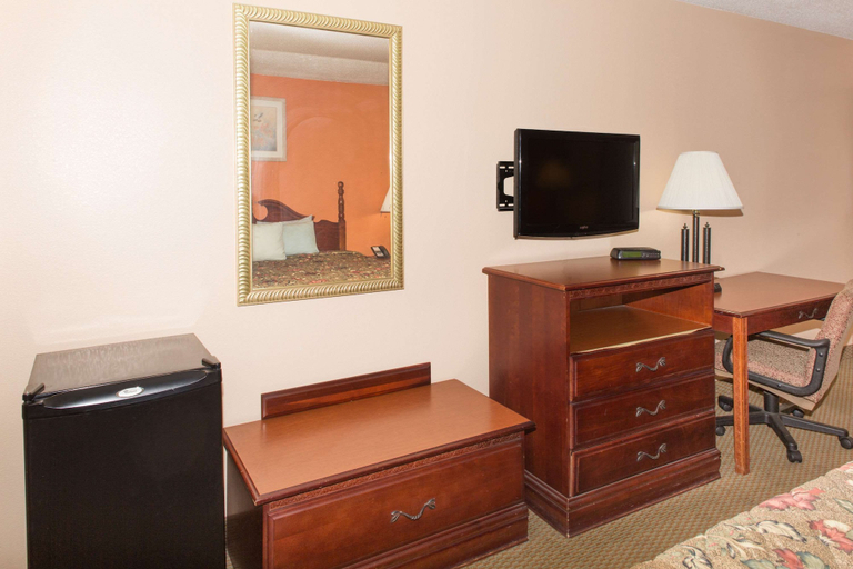Others 5, Knights Inn - Grenada MS, Grenada