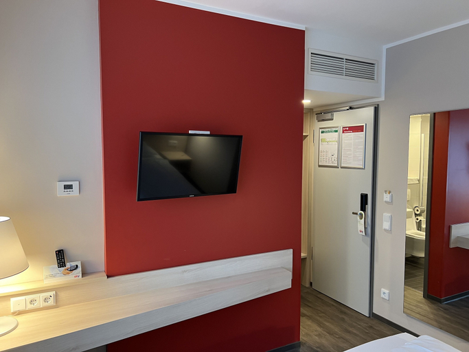 Bedroom 4, Serways Hotel Lüneburger Heide West, Heidekreis
