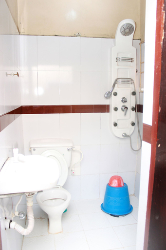 Bathroom 3, De Kings Suite Hotel, Kosofe