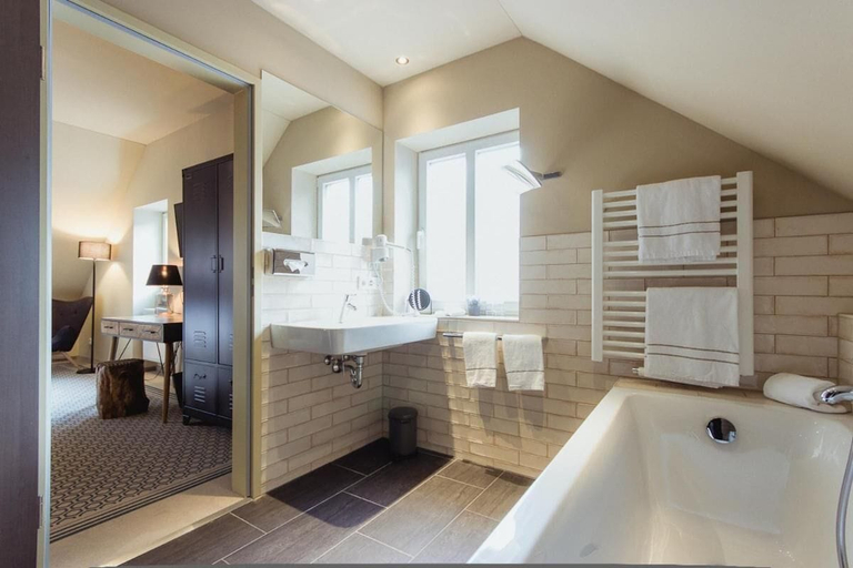 Bathroom 3, Goldene Traube - by Neugart, Bernkastel-Wittlich