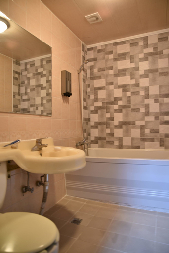 Bathroom 3, BSB Hotel, Dong