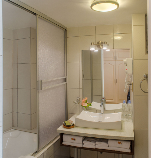 Bathroom 4, Taypikala Boutique Machupicchu, Urubamba