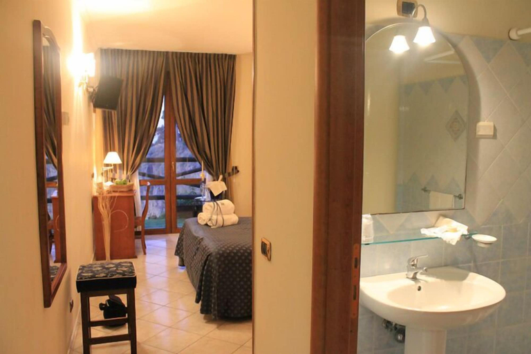 Bathroom 5, HR Hotel & Spa, Napoli
