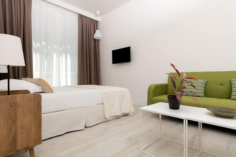 Bedroom 4, Fuorlovado 40, Napoli