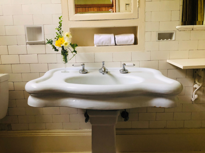 Bathroom 4, Rothschild-Pound House Inn, Muscogee
