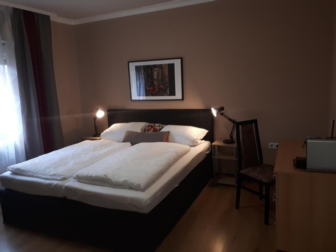 Bedroom 3, Hotel Restaurant Denis, Trier-Saarburg