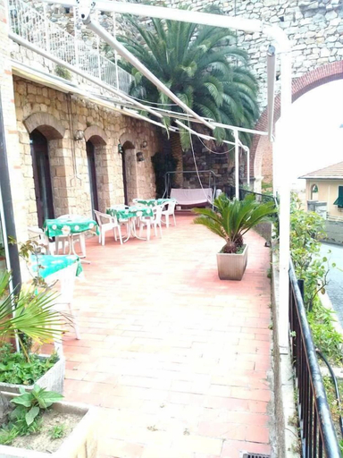 Others 5, Hotel Gino, Savona