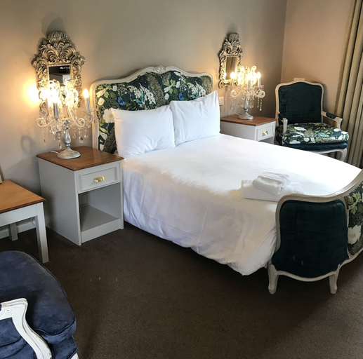 Bedroom 2, The Old Red Lion Inn, Cambridgeshire