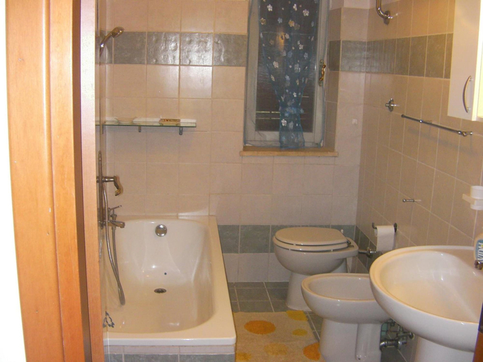 Bathroom 3, Etruria Life, Viterbo
