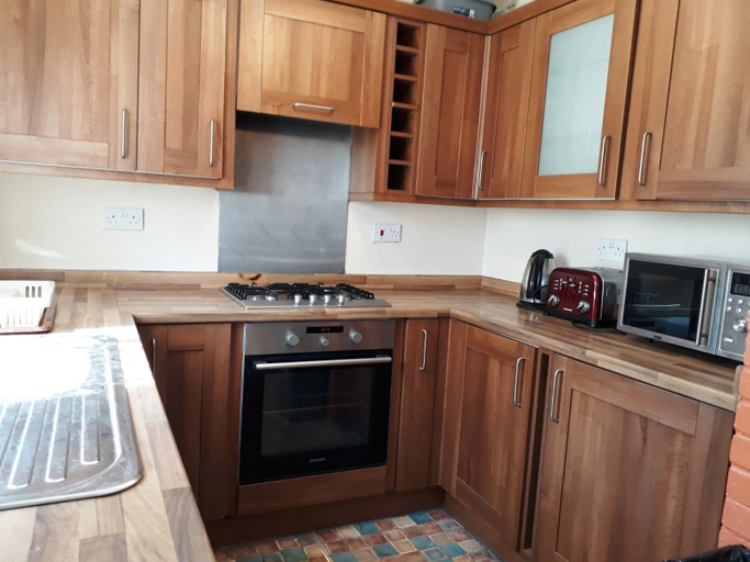 Others 5, House with a garden in Arnos Grove, London