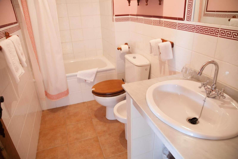 Bathroom 4, Posada La Colodra, Cantabria