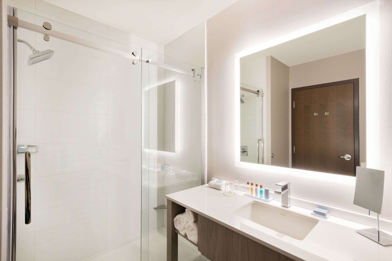 Bathroom 5, Wingate By Wyndham Dieppe Moncton, Westmorland