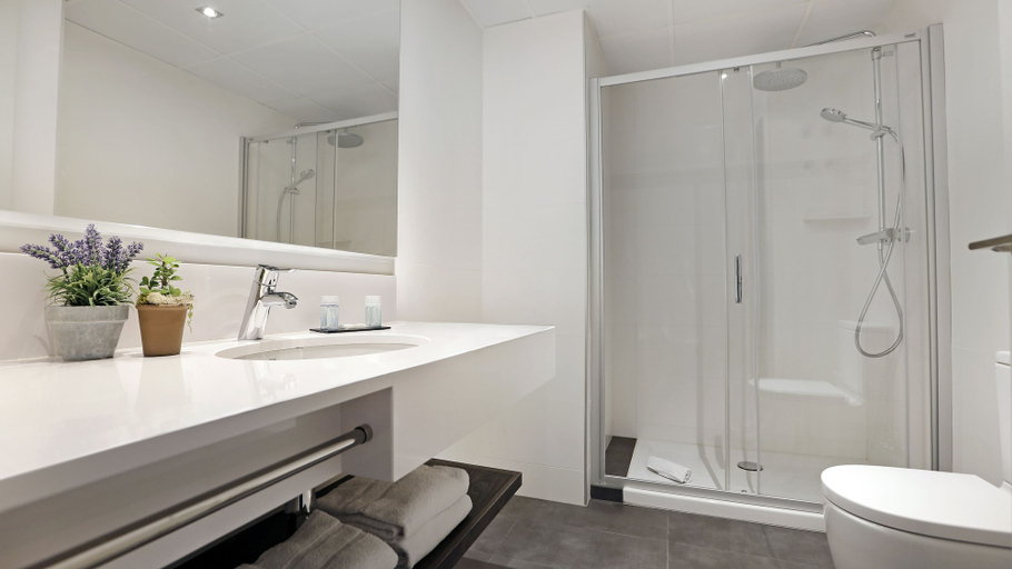 Bathroom 5, Arc la Rambla, Barcelona