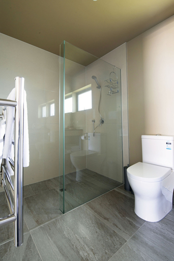 Bathroom 5, Ellerslie Palms Motel, Waitakere