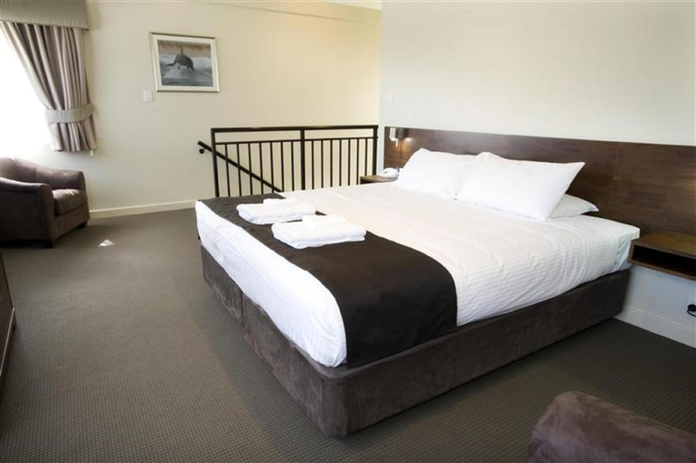 Bedroom 4, Mercure Bunbury Sanctuary Golf Resort, Dardanup