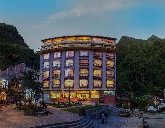 Exterior & Views