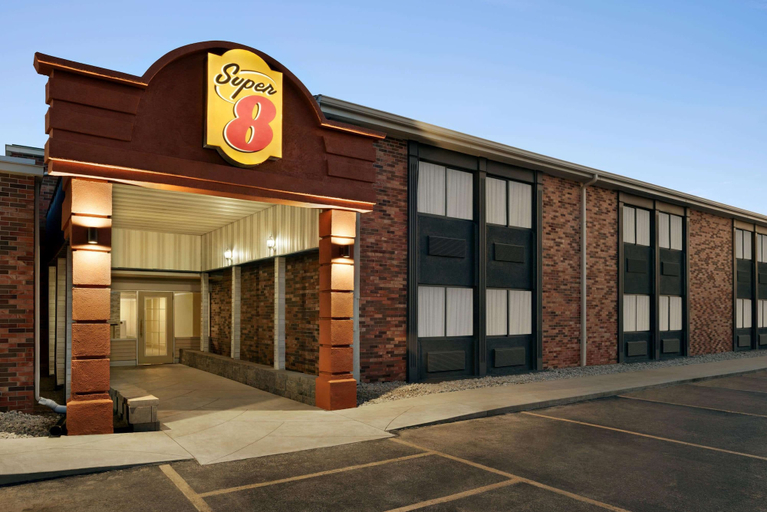 Exterior & Views 2, Super 8 by Wyndham Des Moines, Polk