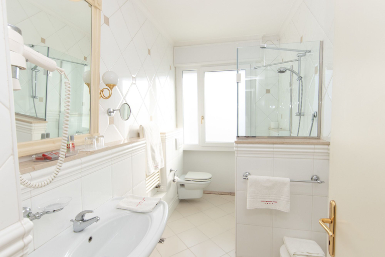 Bathroom 4, Hotel Universal Terme, Padua