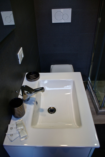 Bathroom 5, Empire Suites, Rome