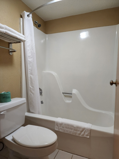 Bathroom 4, Drakes Creek Inn, Sumner
